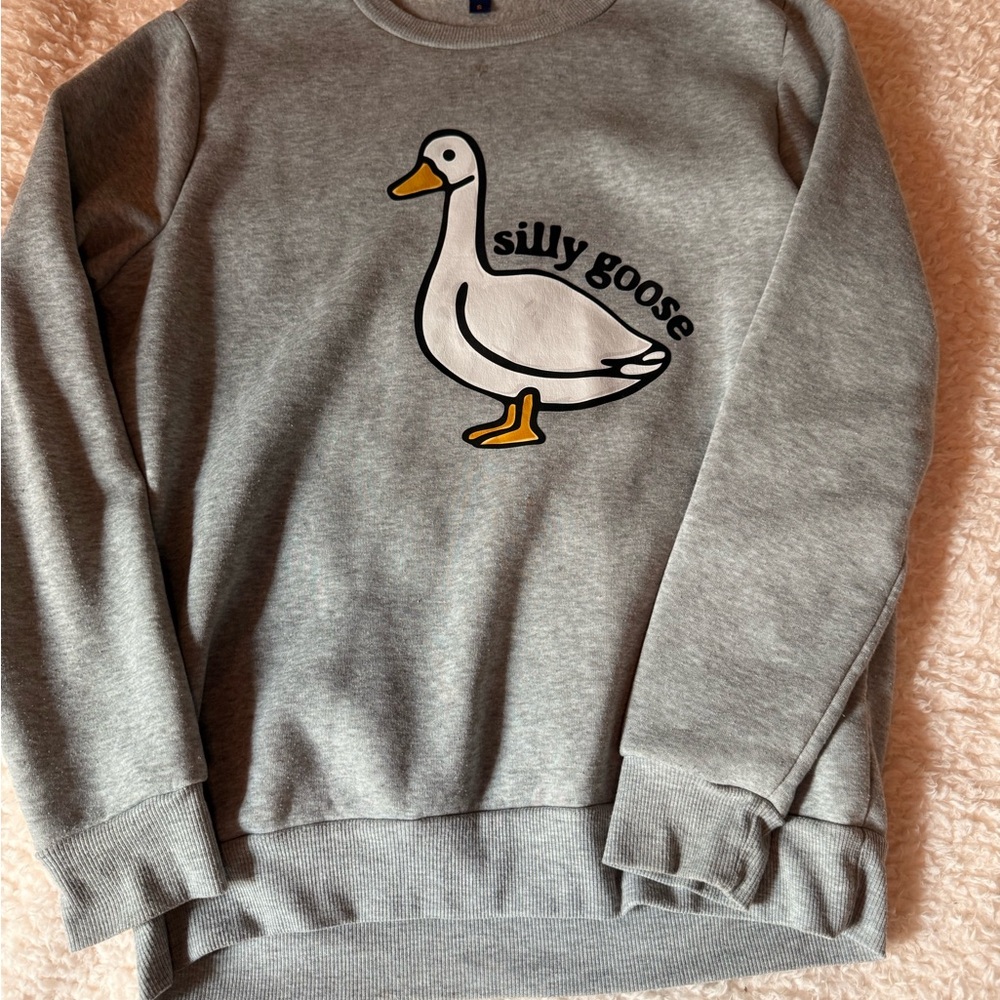 Gray Crew Neck Sweater with Whimsical Goose Design
